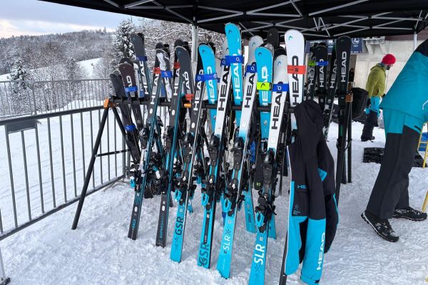 Testov&aacute;n&iacute; lyž&iacute;